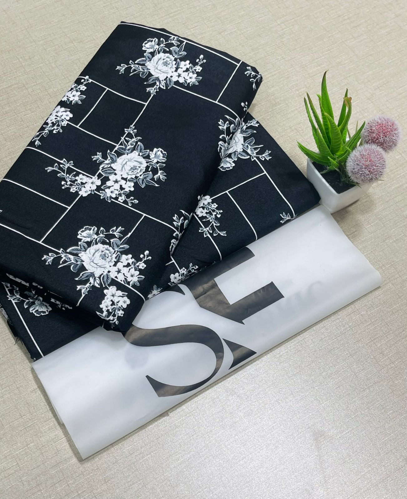 🌸 LAWN FLORAL PRINTS – 2 PCS UNSTITCHED COLLECTION 🌸 LW-087