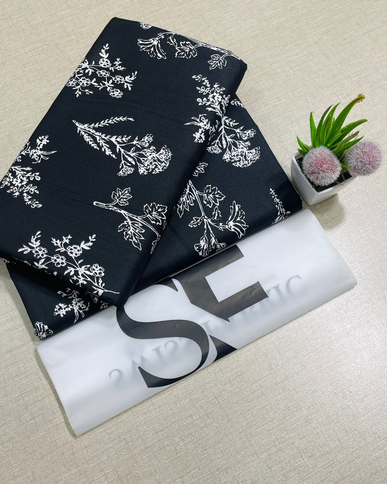 🌸 LAWN FLORAL PRINTS – 2 PCS UNSTITCHED COLLECTION 🌸 LW-094