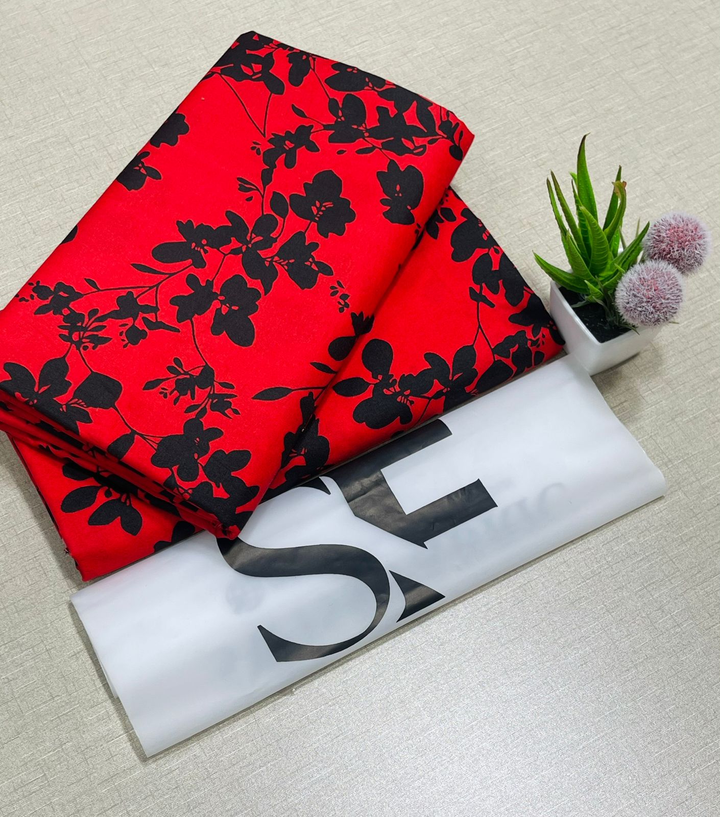 🌸 LAWN FLORAL PRINTS – 2 PCS UNSTITCHED COLLECTION 🌸 LW-121