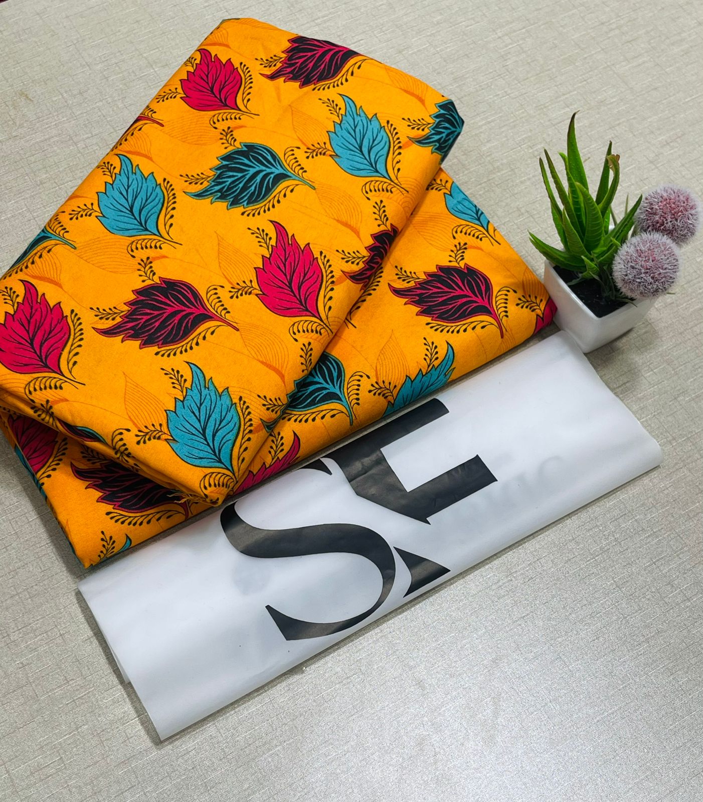 🌸 LAWN FLORAL PRINTS – 2 PCS UNSTITCHED COLLECTION 🌸 LW-124