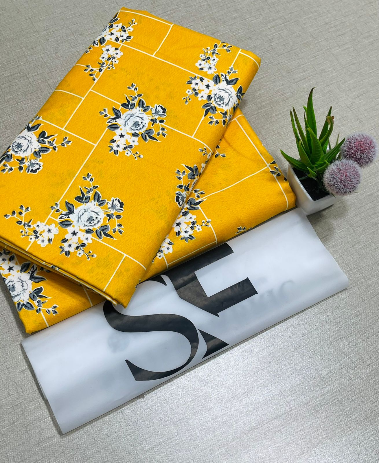 🌸 LAWN FLORAL PRINTS – 2 PCS UNSTITCHED COLLECTION 🌸 LW-079