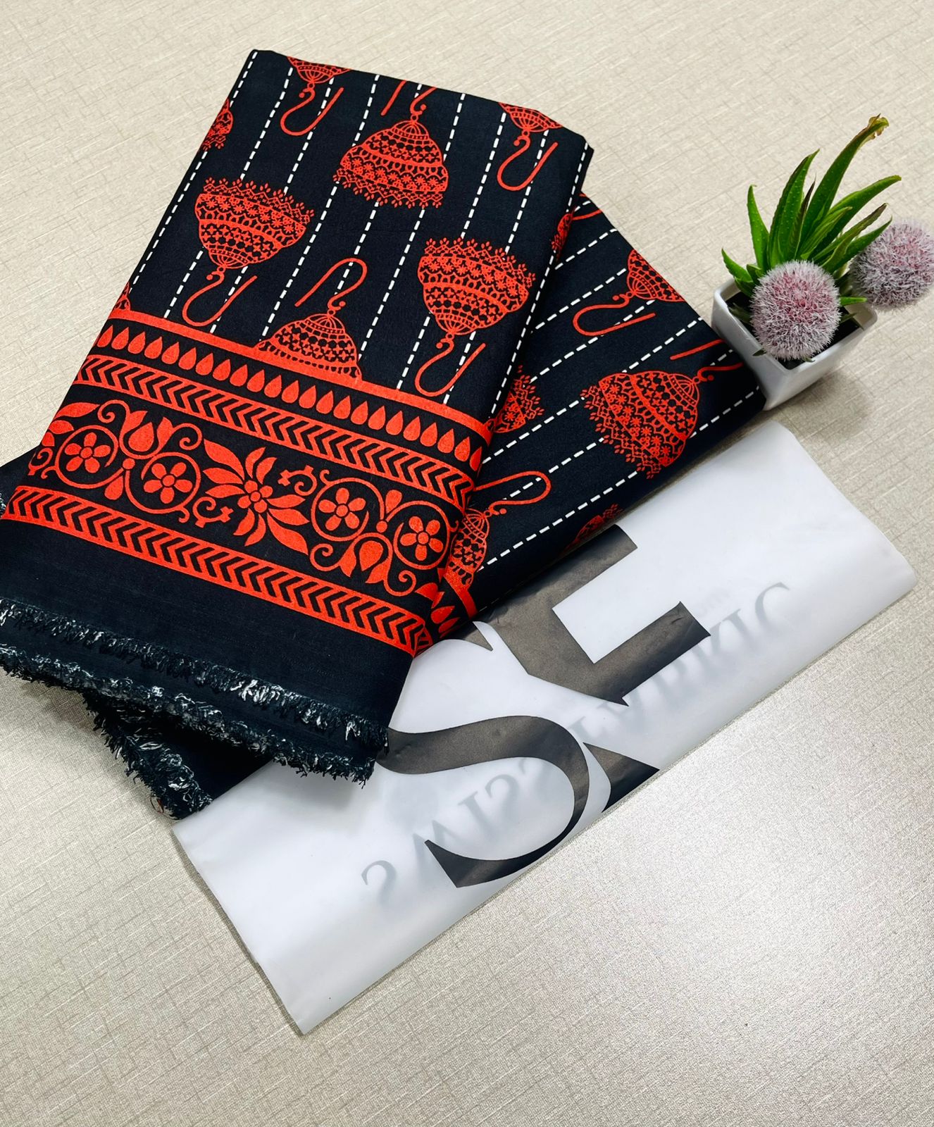 🌸 LAWN FLORAL PRINTS – 2 PCS UNSTITCHED COLLECTION 🌸 LW-097