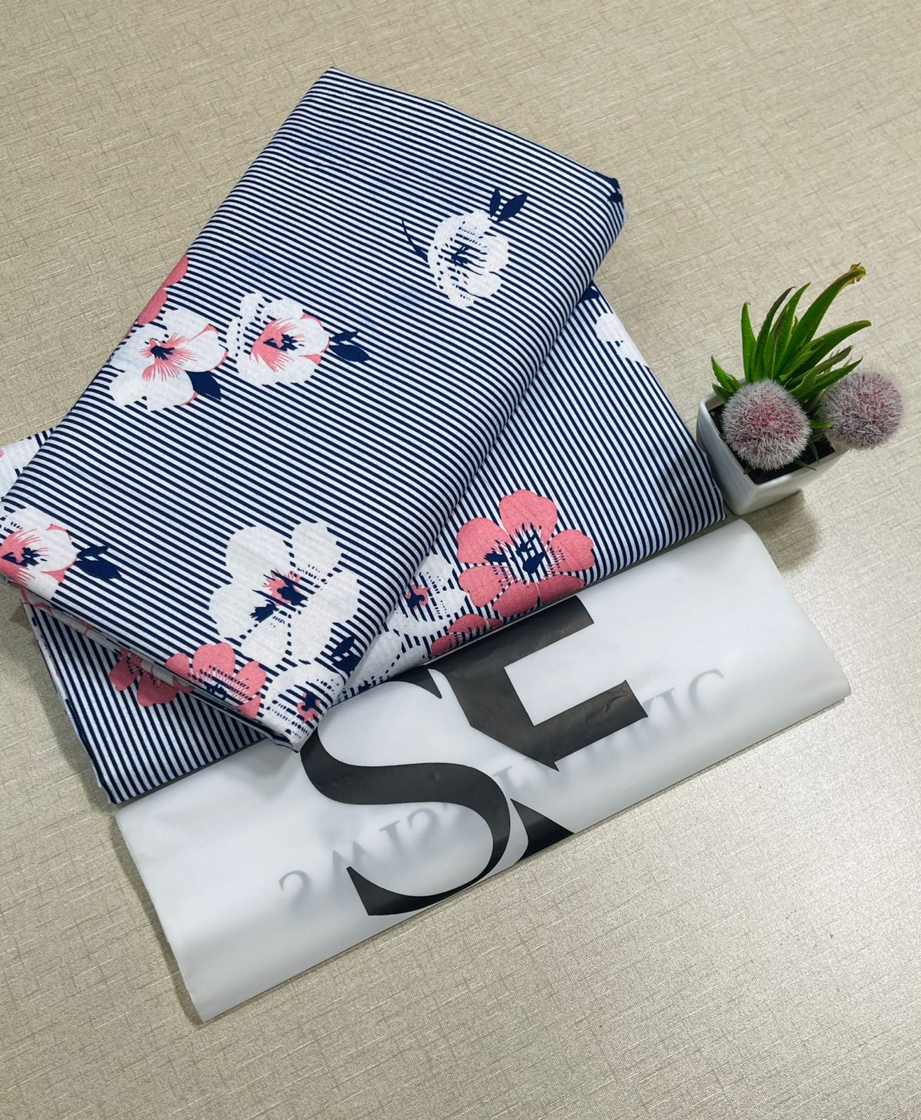 🌸 LAWN FLORAL PRINTS – 2 PCS UNSTITCHED COLLECTION 🌸 LW-101