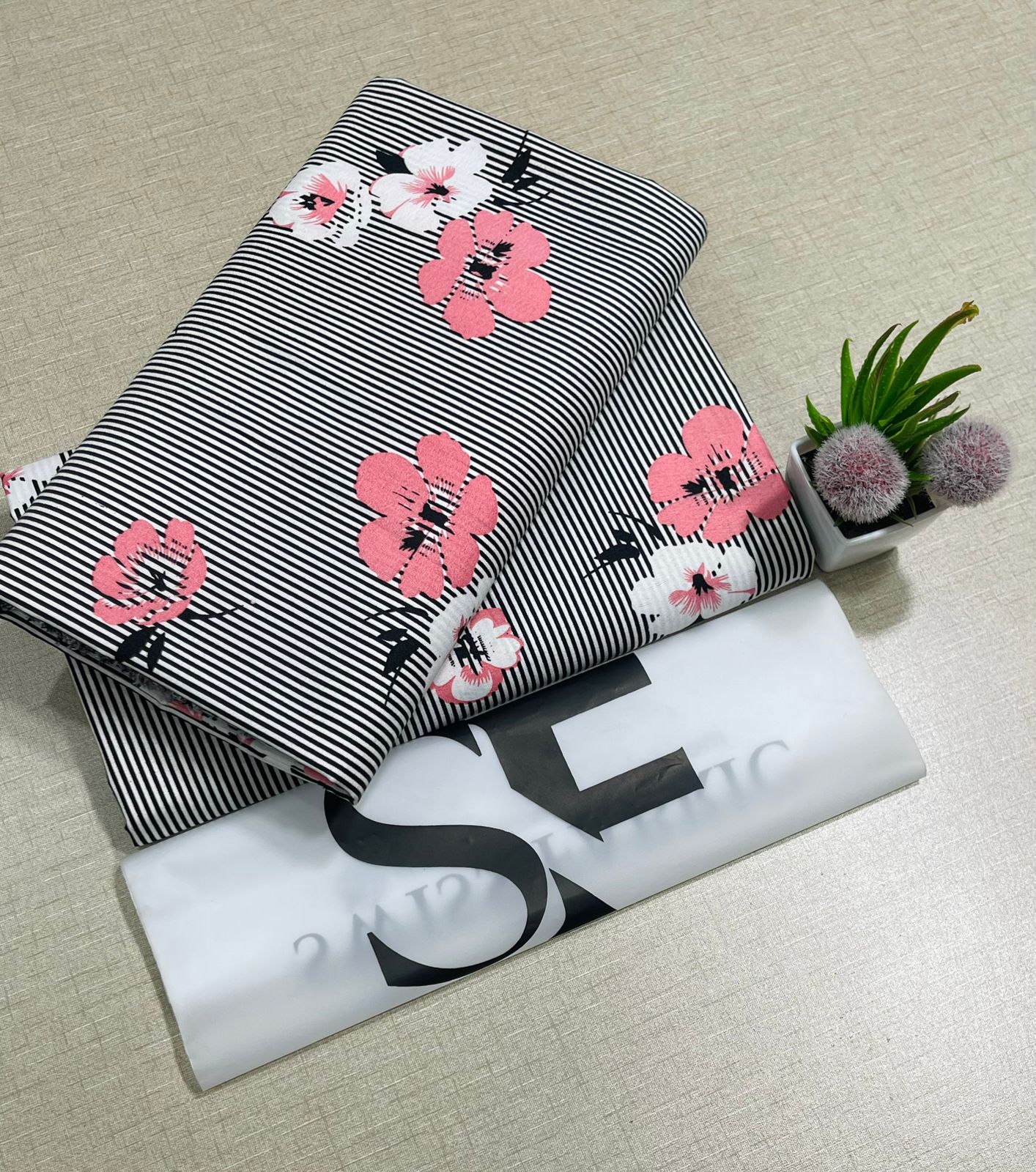 🌸 LAWN FLORAL PRINTS – 2 PCS UNSTITCHED COLLECTION 🌸 LW-099