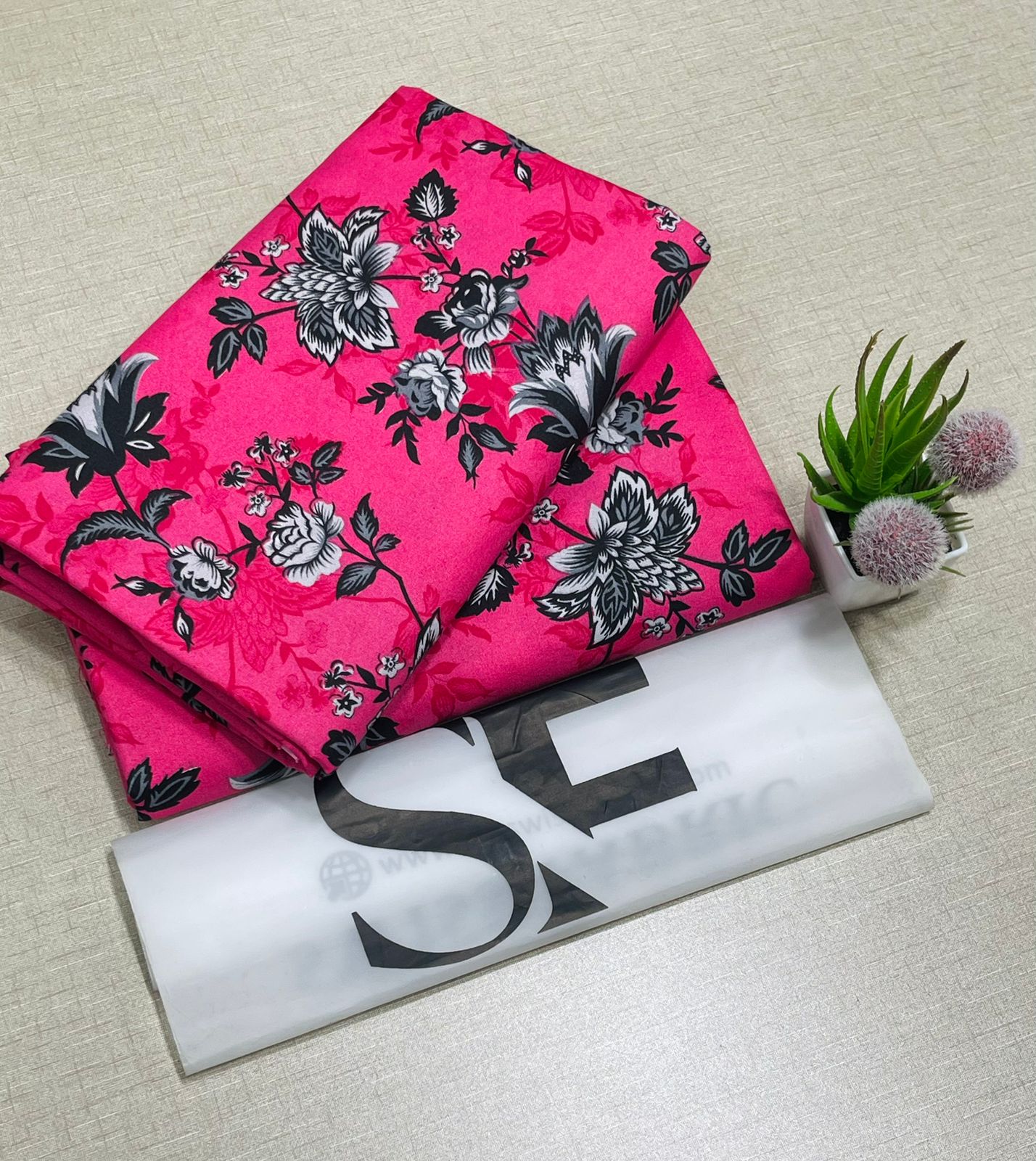 🌸 LAWN FLORAL PRINTS – 2 PCS UNSTITCHED COLLECTION 🌸 LW-105