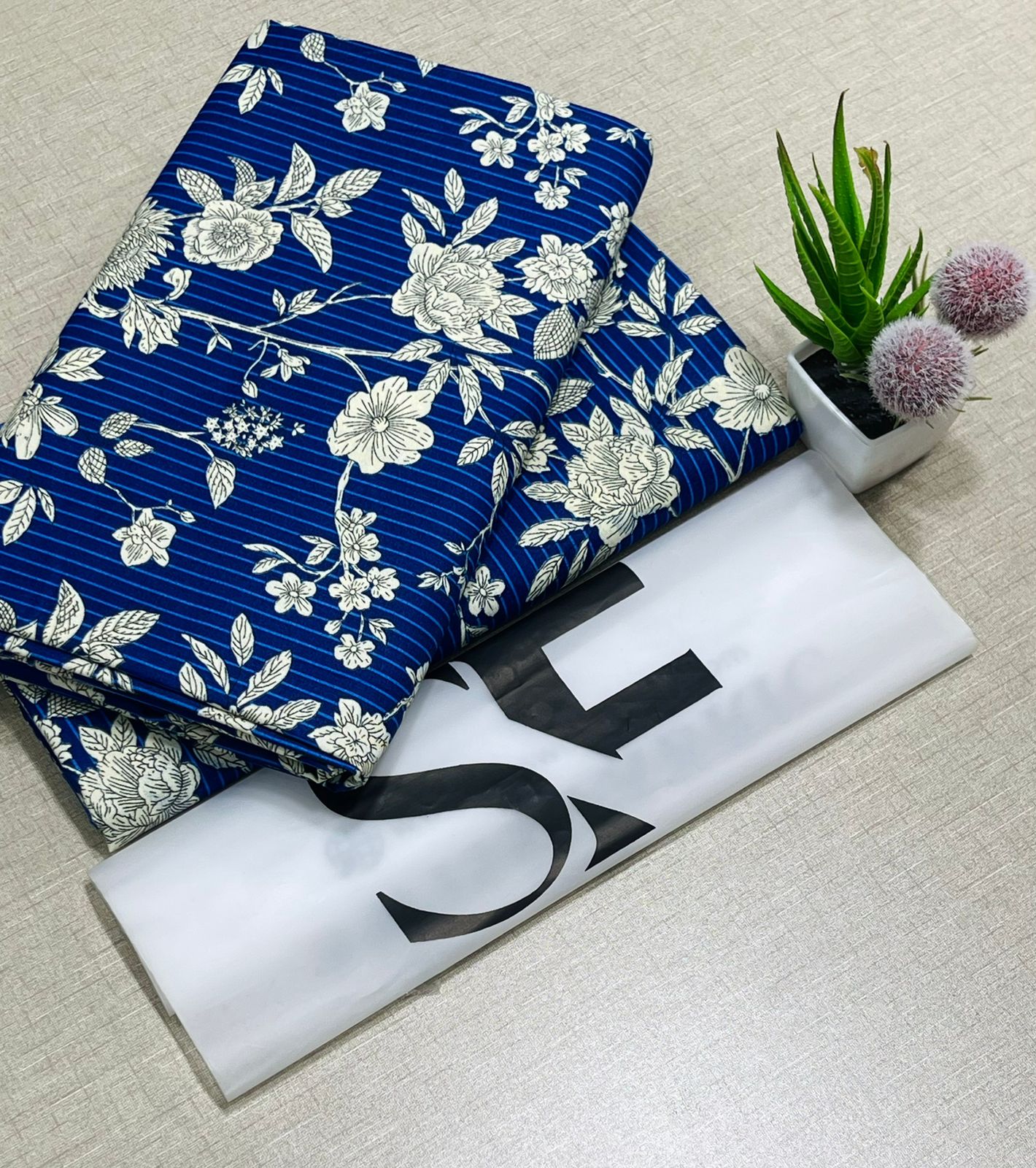 🌸 LAWN FLORAL PRINTS – 2 PCS UNSTITCHED COLLECTION 🌸 LW-111
