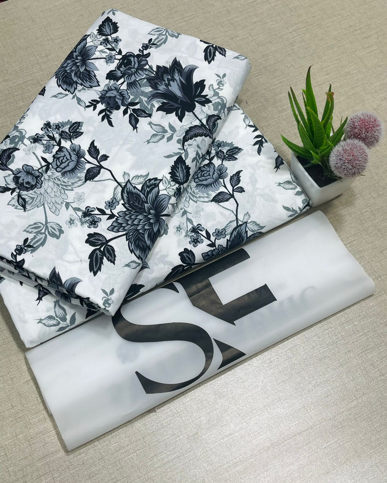 🌸 LAWN FLORAL PRINTS – 2 PCS UNSTITCHED COLLECTION 🌸 LW-114