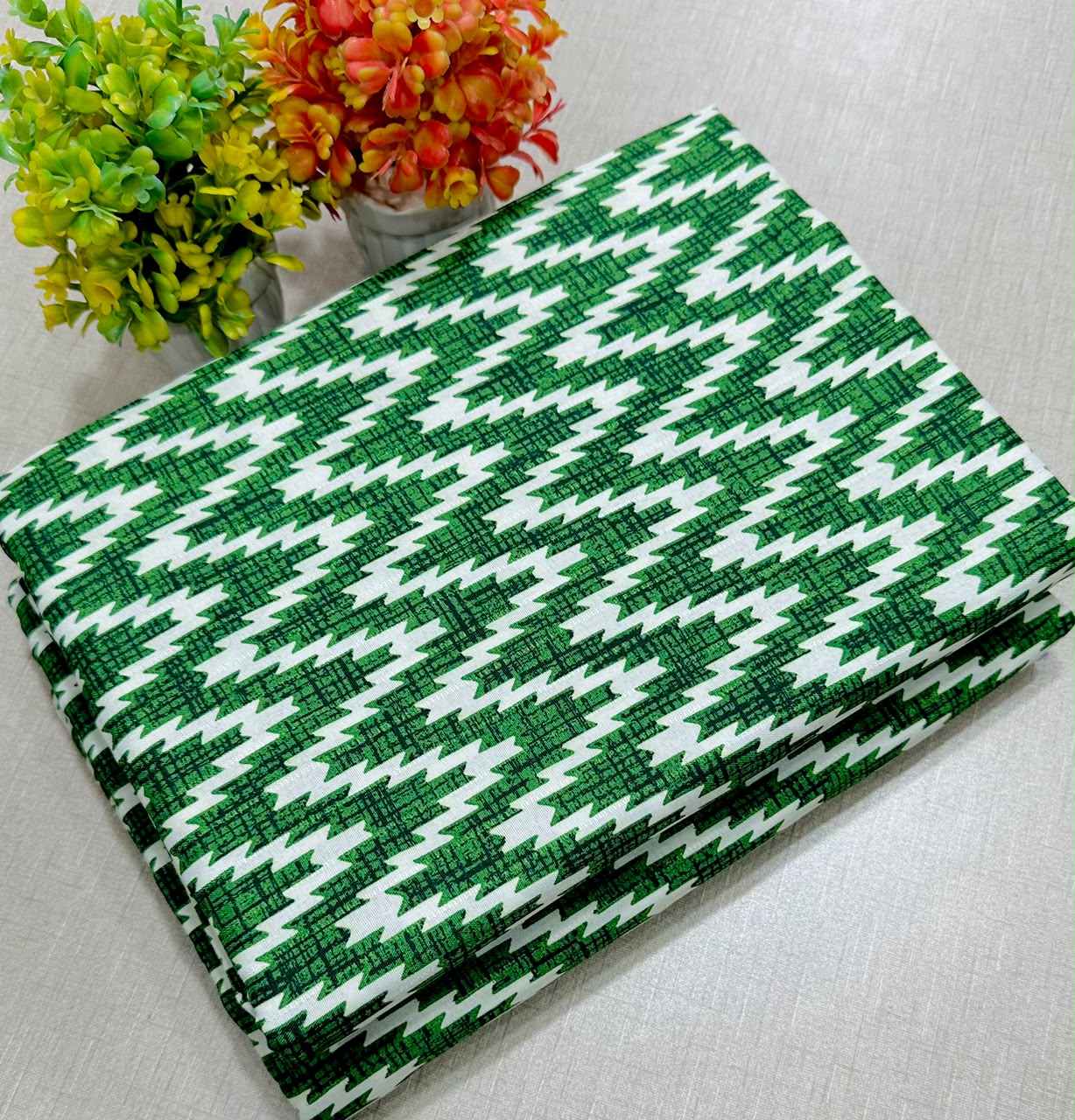 🌸 LAWN FLORAL PRINTS – 2 PCS UNSTITCHED COLLECTION 🌸 LW-301